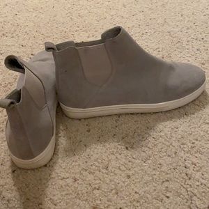 BLONDO size 10 waterproof slip ons